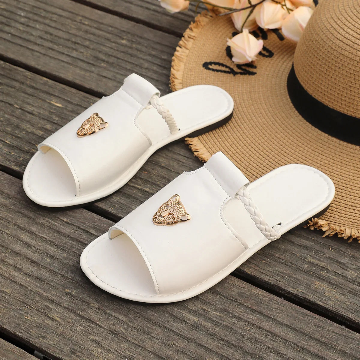 2025 Nuove scarpe da donna Pantofole piatte incrociate a testa quadrata Infradito semplici estive Le donne indossano pantofole Pantofola da spiaggia Femme